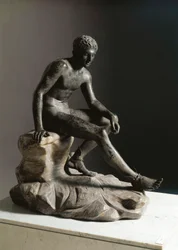 Den vilande Hermes. Romersk bronsskulptur efter ett grekiskt original av Lysippos. Från Ercolano (Herculaneum). Mått: 105 cm. Neapel, Museo Archeologico Nazionale