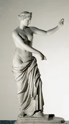 Venus från Capua med en spegel (marmorskulptur efter ett grekiskt original från 300-200-talet f.Kr.)