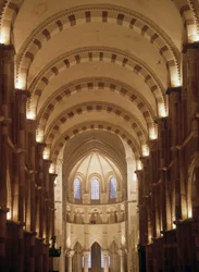 Interiör av katedralen i Vezelay