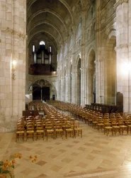 Interiör av Cathedrale Saint Lazarus d