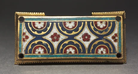 Plack, troligen från en relikvieskrin, ca 1180-1190 (förgylld koppar, champlevé och cloisonnéemalj)
