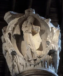 Försiktighet: Körens huvudstad (skulptur