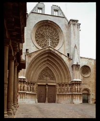 Romansk och gotisk konst: fasaden av Cathedrale Sainte Thecle (Sainte-Thecle) i Tarragona