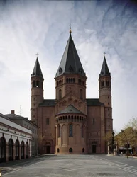 Romansk konst: utsikt över katedralen Saint Martin, byggd mellan 900- och 1100-talen. Mainz, Tyskland