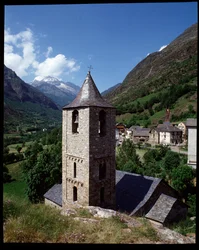 Utsikt över kyrkan St joan de Boi (fotografi)