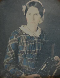 Kvinna med dragspelsdaguerreotypi, 1840-tal.