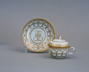 Kopp och fat med monogram från Catherine II Imperial Porslinsfabrik, 1770-1780-talet
