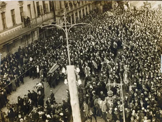 Begravningsprocession för poeten Valery Yakovlevich Bryusov (1873-1924) i Moskva den 12 oktober