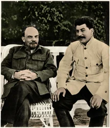 Lenin (Vladimir Iljitj Uljanov och Josef Stalin (Josef Vissarionovitj Djougasjvili) Gorkij, augusti 1922 (foto)
