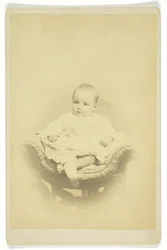 Utan titel porträtt av sittande spädbarn, 18501899.