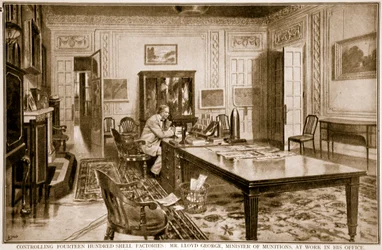 Kontroll av fjortonhundra skalfabriker: Lloyd George, krigsmaterielministern, på jobbet 1914-19