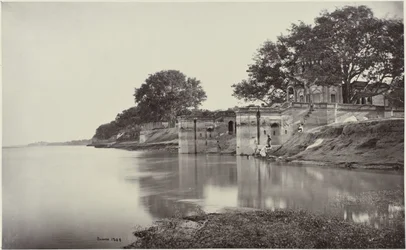 Satti Chaura Ghat i Kanpur Sutte Chowra Ghât, scenen för massakern (originaltitel) Suttee Chowra Ghât, Cawnpore. Scene of the Massacre (titel på objekt)