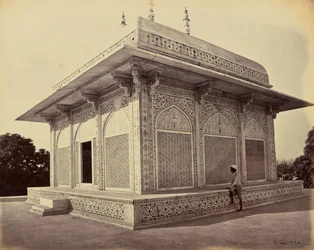 Agra; Prins Etmad-Dowlahs mausoleum, kupolen i marmor