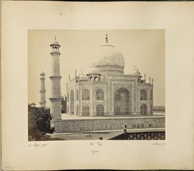 Agra; Taj sett från hörnet av fyrkanten