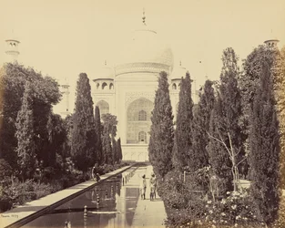 Agra; Taj, sedd från fontänen