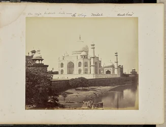 Agra; Taj Mahal från floden