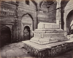 Delhi. Kejsar Shums ooo deen Allomshs grav, byggaren av Qutb Minar i ruinerna av gamla Delhi