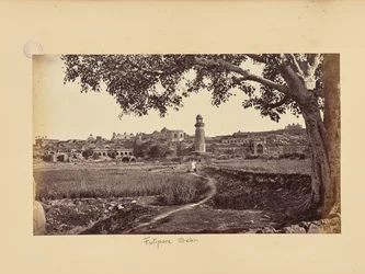 Fatehpur Sikri; översikt över ruinerna (västra sidan), från kullens fot