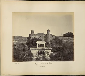 Lahore; Huzoori Bagh och Fort