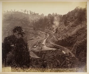 Backstation nedanför Teendaria, Darjeeling,  från "Views of Darjeeling",  1860 - 1880    (s/v bild)