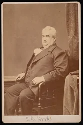 Porträtt av Dr T.B. Hood, mellan 1876 och 1880.