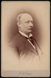 Porträtt av J.H. Sims, mellan 1876 och 1880.