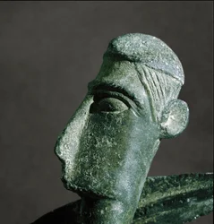 Sardisk nuragisk kultur (nuragher): krigarhuvud i brons. 8:e-7:e århundradet f.Kr. Cagliari, Museo Nazionale Archeologico, Sardinien, Italien