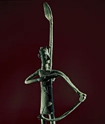 Nuragisk kultur (nuragher), Sardinien: statyett av en krigare som spänner en bronsbåge. 8:e-7:e århundradet f.Kr. Cagliari, Museo Nazionale Archeologico, Sardinien, Italien