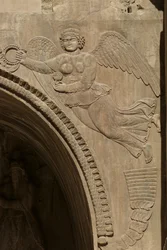 Geni som håller en skål med frukt, som symboliserar överflöd, från en spandrel av en aivans, 590-628