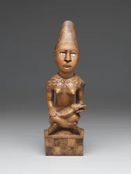 Sittande kvinnofigur med barn (pfemba) Yombe Group, Kongo Peoples (trä, glas eller glimmer & bets)