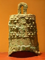 Bronsklocka (770-476 f.Kr.), upptäckt i Xiangmen. Fotografi, Leonard de Selva, Suzhou Museum, Kina, 2006.