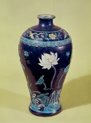 Ming vas med trefärgad dekoration (porslin)