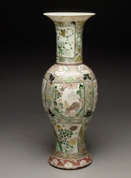 Vas, ca 1700 (porslin & emalj)