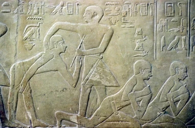 Forntida Egypten, Relief, Byäldste tvingades erkänna sina felaktiga skattedeklarationer till tjänstemän, Merereukas grav, 6: e Dyn (foto)
