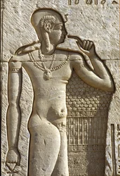 Forntida Egypten, Väggmålning/ristning, Ihy, son till Amun och Mut, Hathors tempel, Dendera (foto)