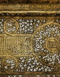 Detail FA ägs av Kandelstik, men världens och religionens sultan Ahmed sov mellan kung Al-Nasir Muhammad