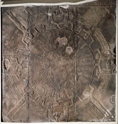 Egyptisk antikvitet: "" Zodiaken"" Låg relief från taket i Osiris östra kapell på Hathor-templet i Denderah. Ptolemaiska perioden (332-30 f.Kr.) Paris, Louvren