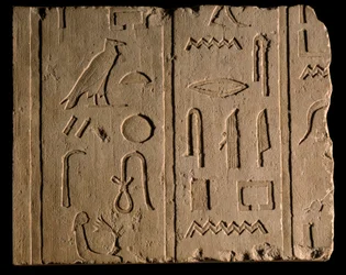 Egyptisk antiken: begravningsinskription som nämner en dam som heter Takhout. 800-talet f.Kr. Paris, Louvren