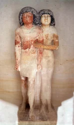 Egyptisk antikvitet: staty av Raherka, chefen för de skriftlärda, och hans fru Meresankh. Målad kalkstensstaty. 5:e dynastin, antikt imperium (cirka 2700-2200 f.Kr.). Dämpa. 0,52x0,21 m. Louvren