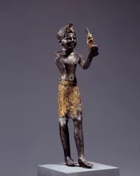 Egyptisk antikvitet: statyett av kung (Sethi I?) som offrar Maat. Silver och guld skulptur. Regne av Sethi (1294-1279 f.Kr.). Dämpa. 19 cm. Paris, Louvren