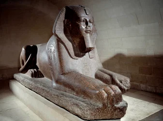 Egyptisk forntid: den stora sfinxen, övertagen av Ramses II och hans son Merenptah I (eller Mineptah, Merneptah). Skulptur i rosa granit. Paris, Louvren
