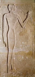 Egyptisk antikvitet: ung kvinna har lotusblomma. Kalksten. 5:e dynastin, 2300 f.Kr. Dämpa. 145 cm Paris, Louvren