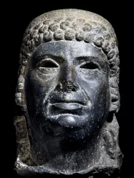 Huvud av Kleopatra III, basaltskulptur. Egyptisk civilisation, ptolemeisk period, 200-talet f.Kr.