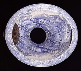 Staffordshire toalettpanna i blått och vitt mönster (keramik)