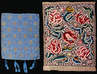 Två broderade kuddfodral, engelska