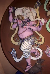 Idol av den elefanthövdade guden Ganesh (gips)