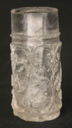 Dekorativt element, 900-1000-tal (huggen bergskristall)
