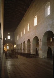 Interiörvy av kyrkan Saint Vincent och Saint Anasthasius, Abbey of the Three Fountains (Tre-Fontane) (Chiesa dei Santi Vincenzo e Anastasio alle Tre Fontane) (Interiörvy av kyrkan St Vincenzo e Anastasio, abbazia delle Tre Fontane) 625 -1