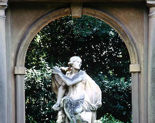 Staty av Venus, i trädgårdarna i Villa la Pietra (foto)