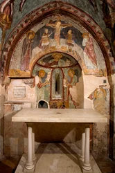 Utsikt över absiden av fresker av Saint Francois mästare (1200-talet). Cappella di San Gregorio (St. Gregoires kapell) Klostret St. Benedetto (Sacro Speco), Subiaco (Rom), Italien